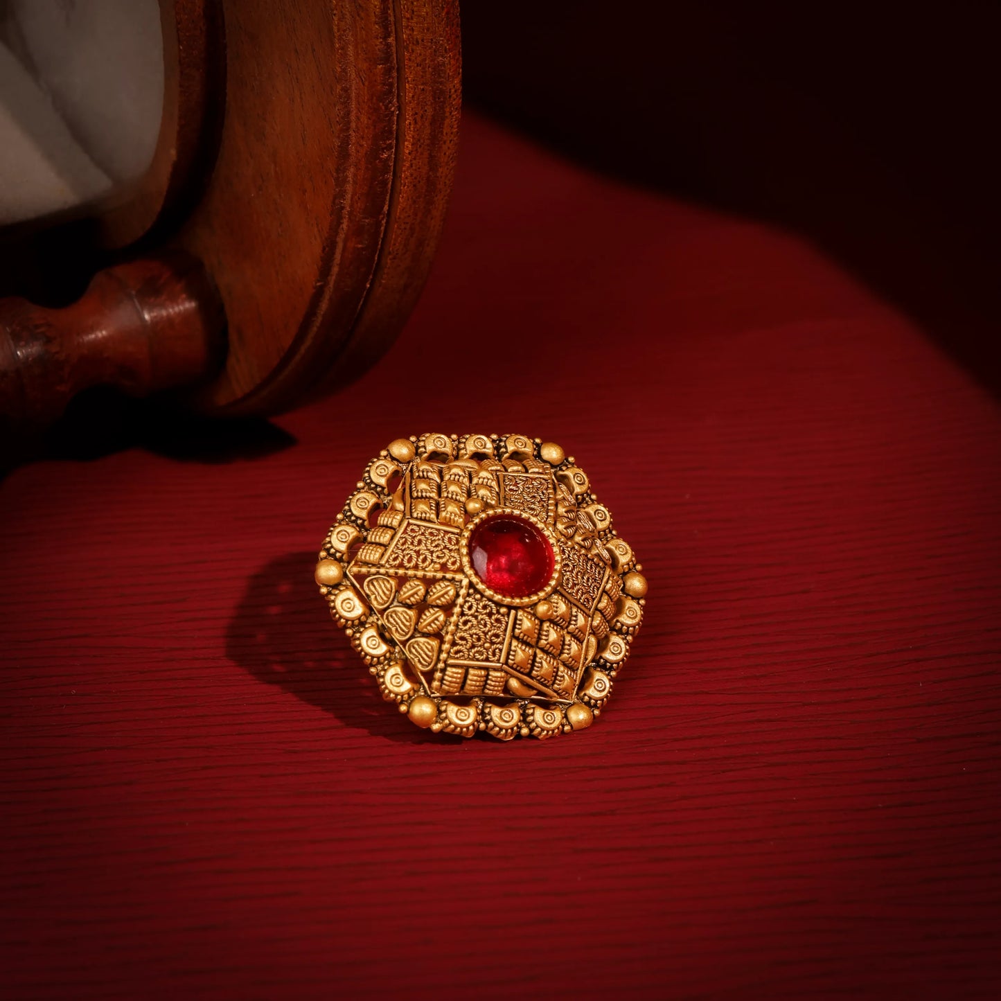 Hexagonal Geometric Ring