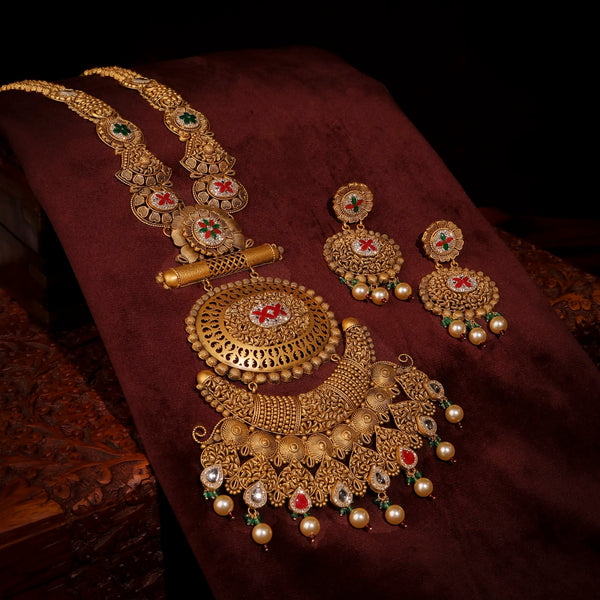 Coin-Fringed Medallion Haar